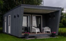 Tiny house aan het water op de appelhof